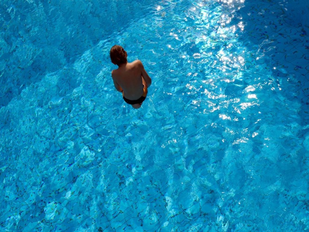 La profundidad de la piscina